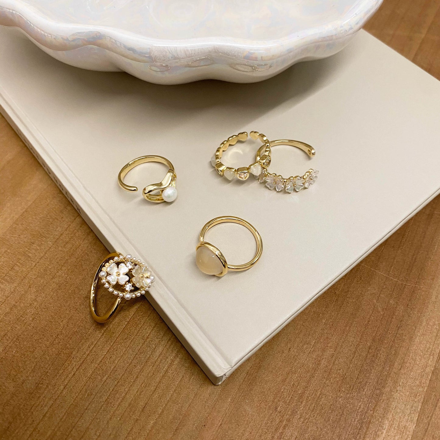 Accessible Luxury Pearl Gold Female Design Niche Twin Fritillary