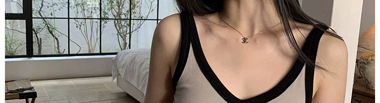 Niche Retro Contrast Color Slim Fit Knitted V-neck Strap