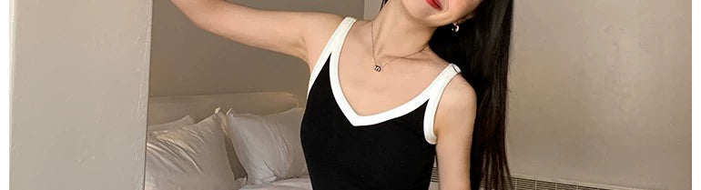 Niche Retro Contrast Color Slim Fit Knitted V-neck Strap