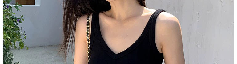 Niche Retro Contrast Color Slim Fit Knitted V-neck Strap