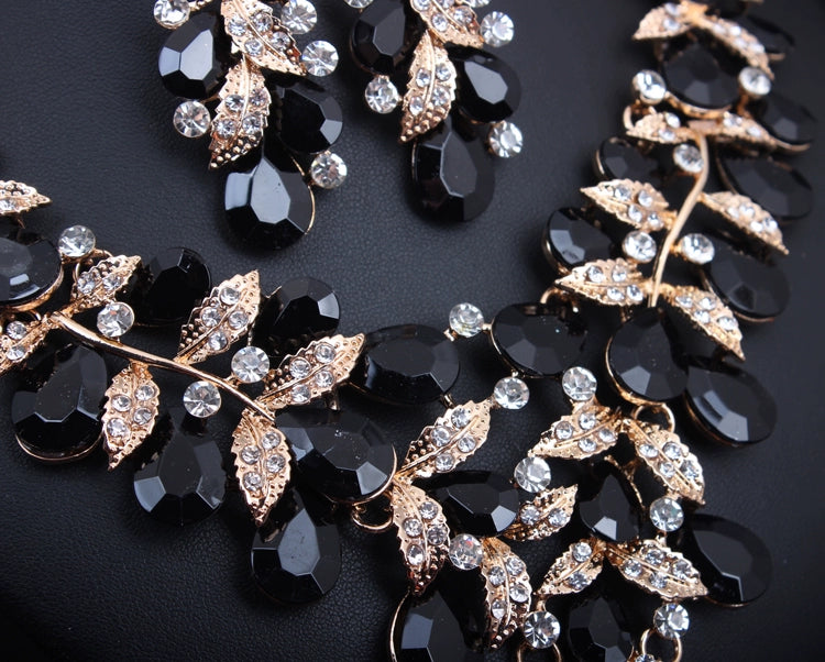 Fashion Crystal Clavicle Chain Women's Curve Photography Gem