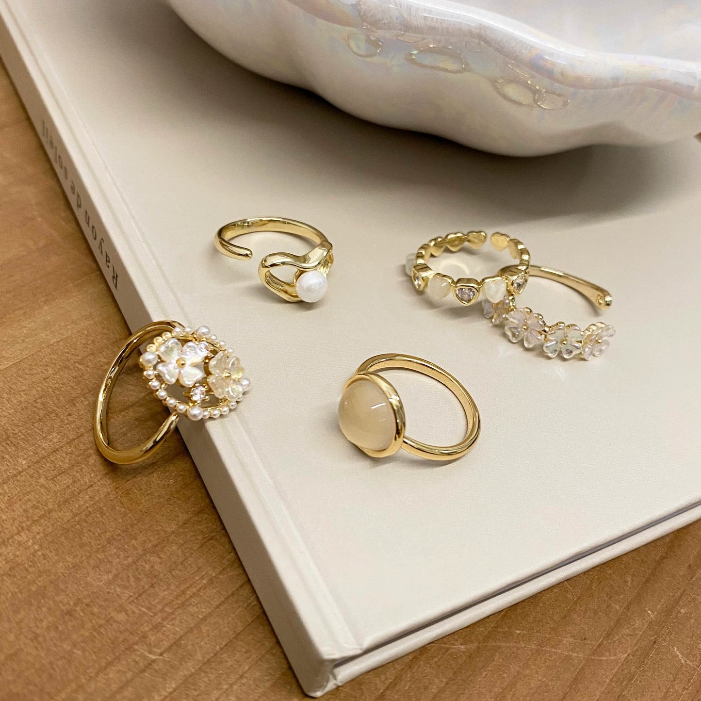 Accessible Luxury Pearl Gold Female Design Niche Twin Fritillary