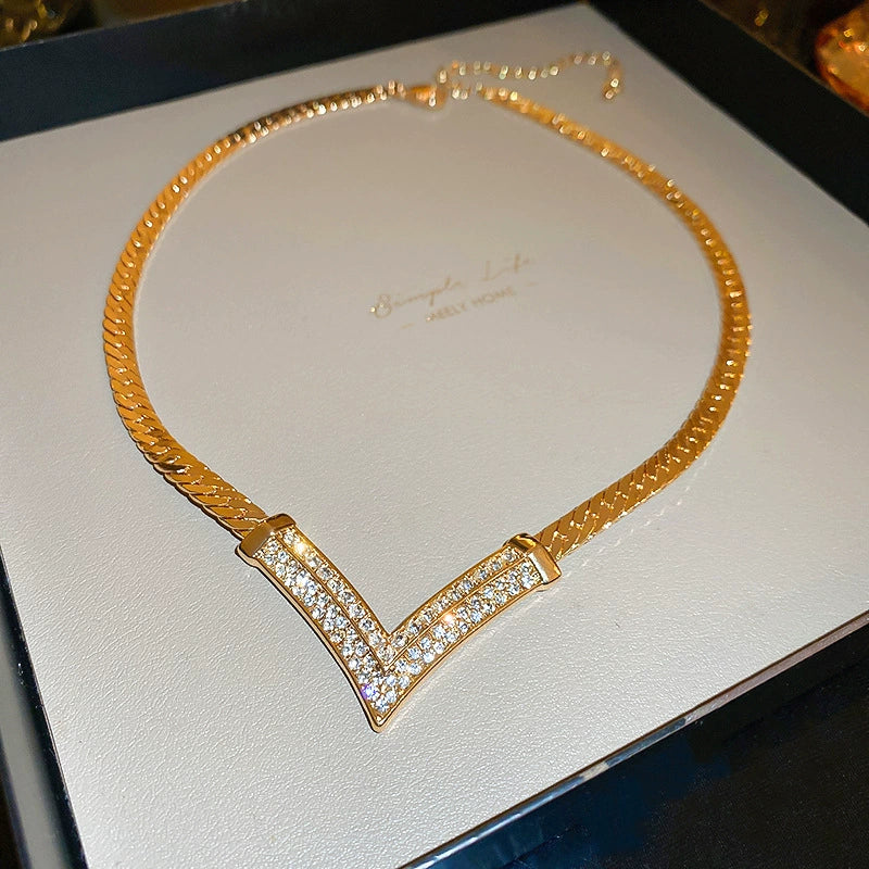 Niche Style Electroplating Diamond Inlaid Clavicle Chain Influencer Picks Real Gold