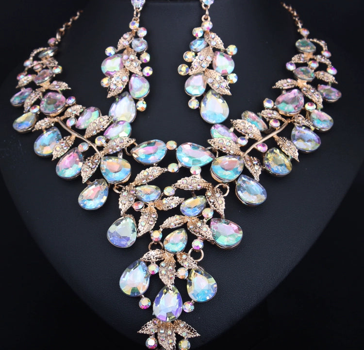 Fashion Crystal Clavicle Chain Women's Curve Photography Gem