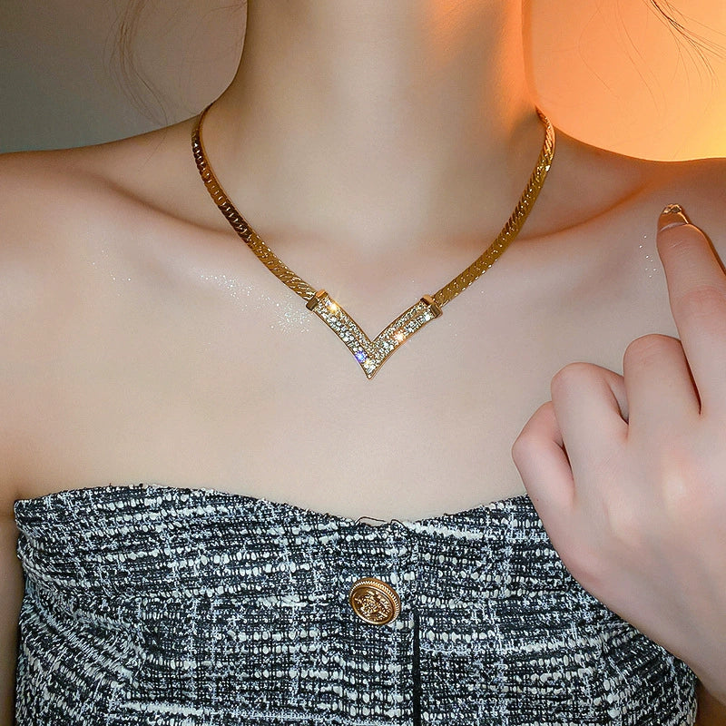 Niche Style Electroplating Diamond Inlaid Clavicle Chain Influencer Picks Real Gold