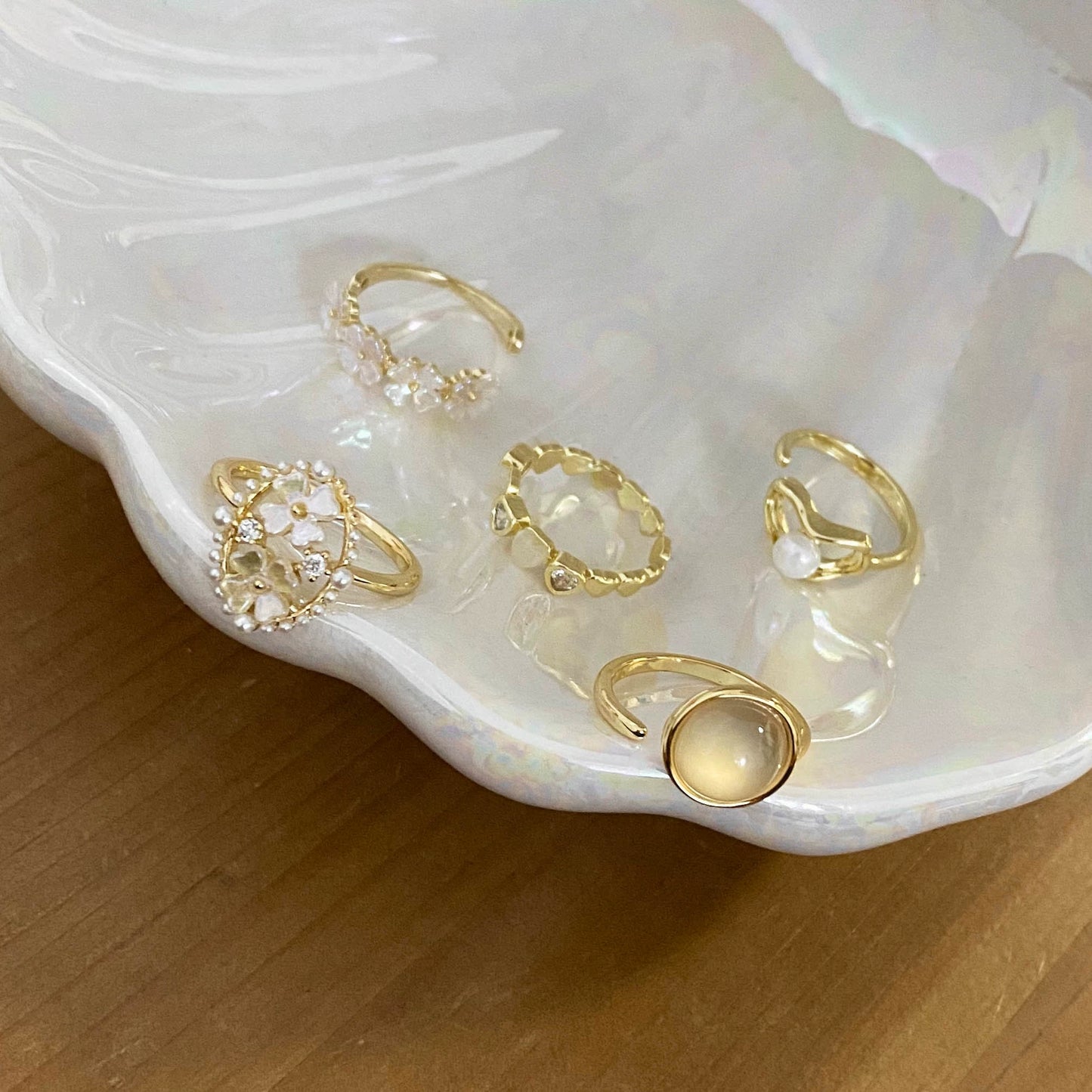 Accessible Luxury Pearl Gold Female Design Niche Twin Fritillary