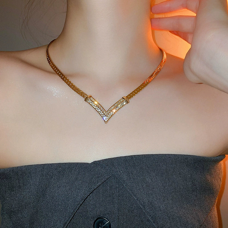 Niche Style Electroplating Diamond Inlaid Clavicle Chain Influencer Picks Real Gold