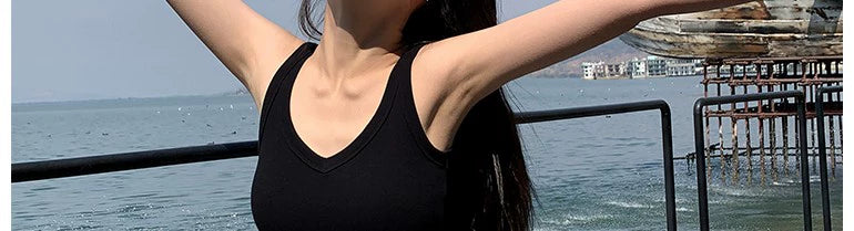 Niche Retro Contrast Color Slim Fit Knitted V-neck Strap