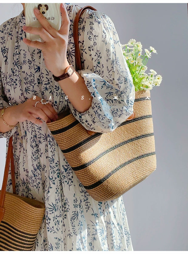 Women's French-Style One-Shoulder Seaside Holiday Straw Woven Bag