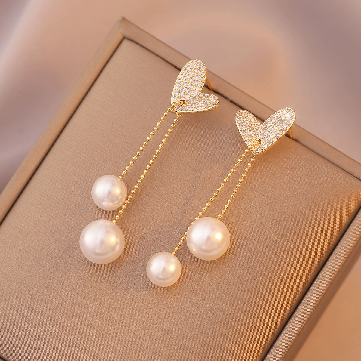 Light Extravagant Love Heart Niche Design Pearl Tassel Earrings