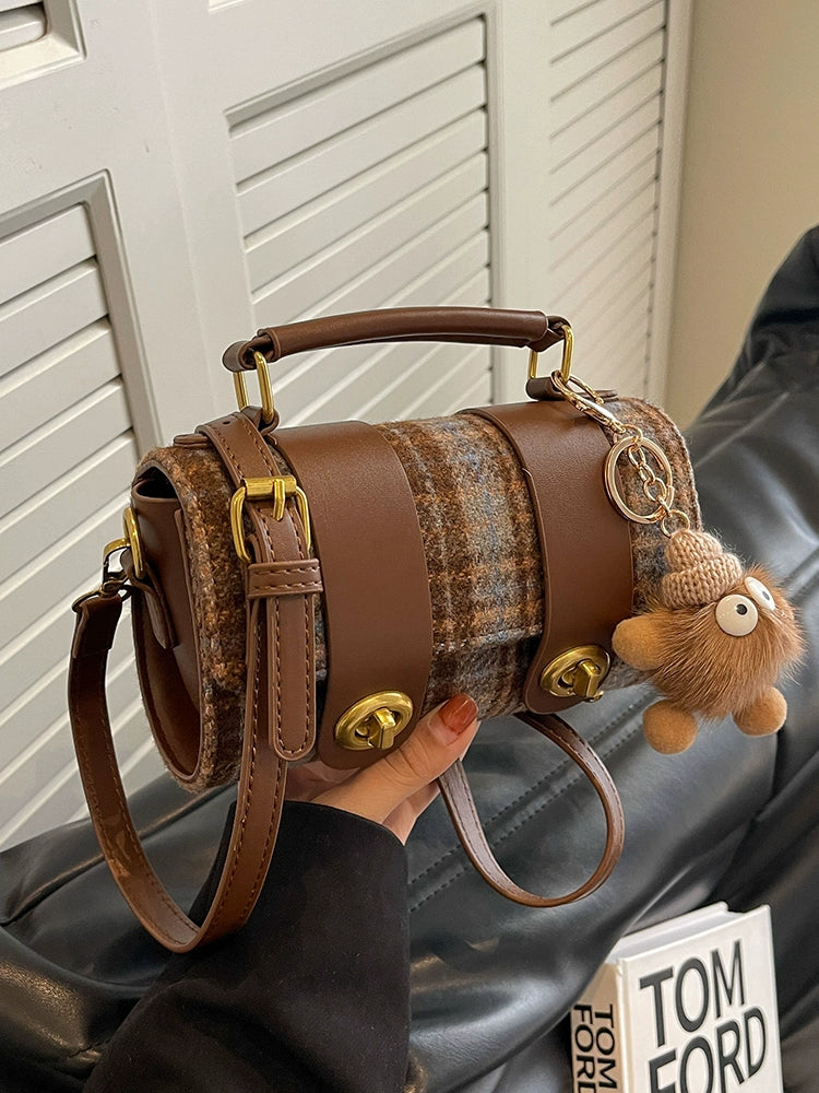 Niche Bag Female Autumn and Winter Wild 2023 New Winter This Year Popular Boston Messenger Bag Hand Holding Pillow Bag