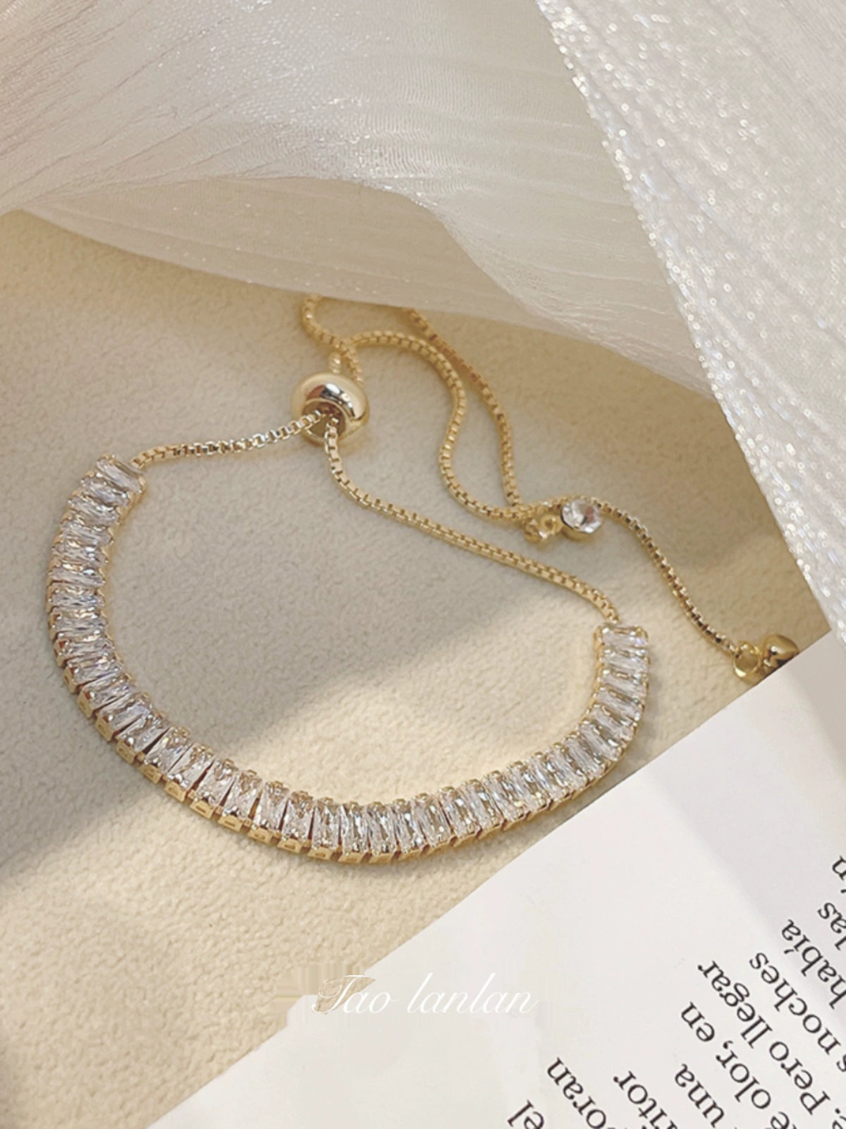 INS Gold Women's Rhinestone Special-Interest Design Bracelet